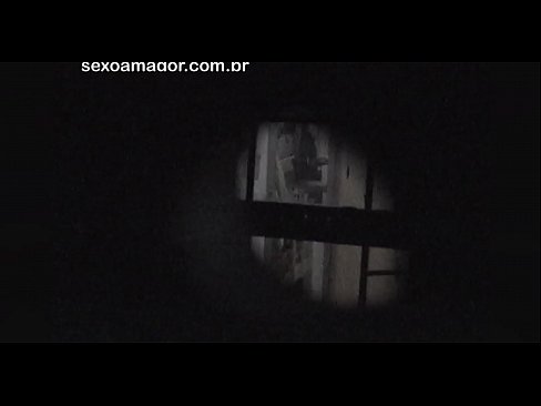 ❤️ Blondie se fait secrètement filmer par un voyeur du quartier caché derrière des briques creuses. ️❌ Porno anal at us ️❤