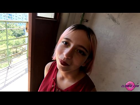 ❤️ Une étudiante sensuelle suce un étranger dans l'Outback - sperme sur son visage ️❌ Porno anal at us ️❤